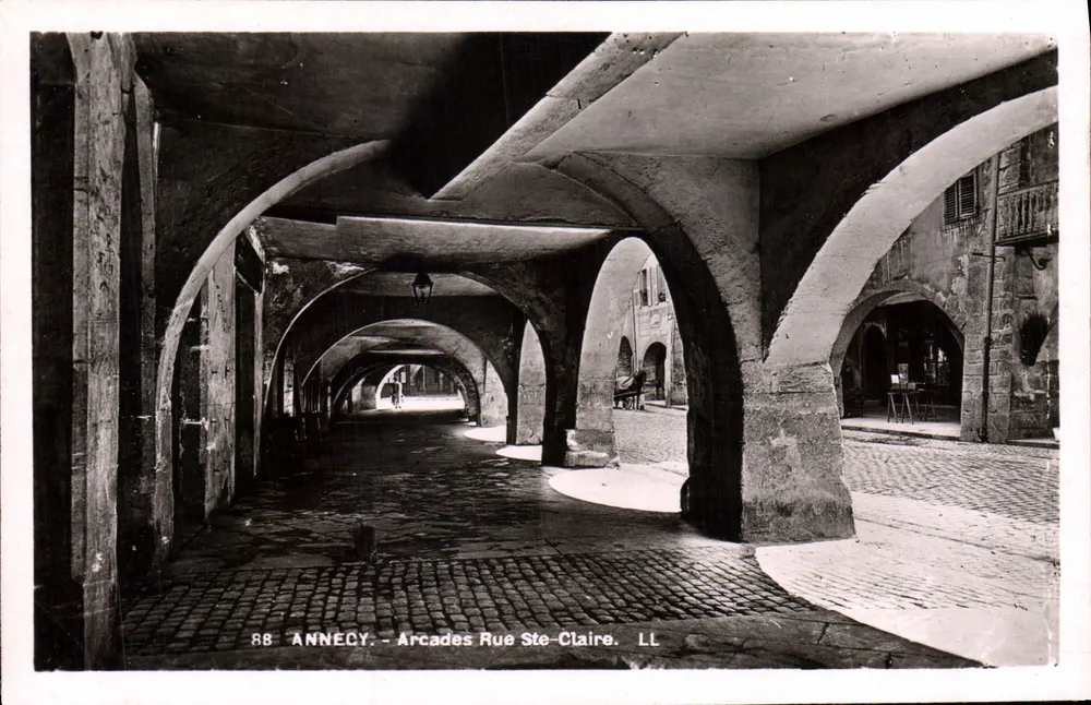 Annecy — Arcadas da Rue Ste-Claire — LL - Frente