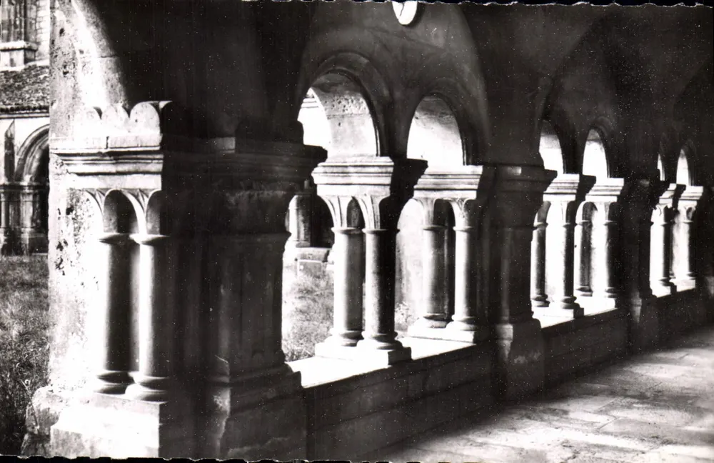 Abbaye de Fontenay — Il Cloître (XII secolo) — Edizione dell'Abbaye de Fontenay - Recto