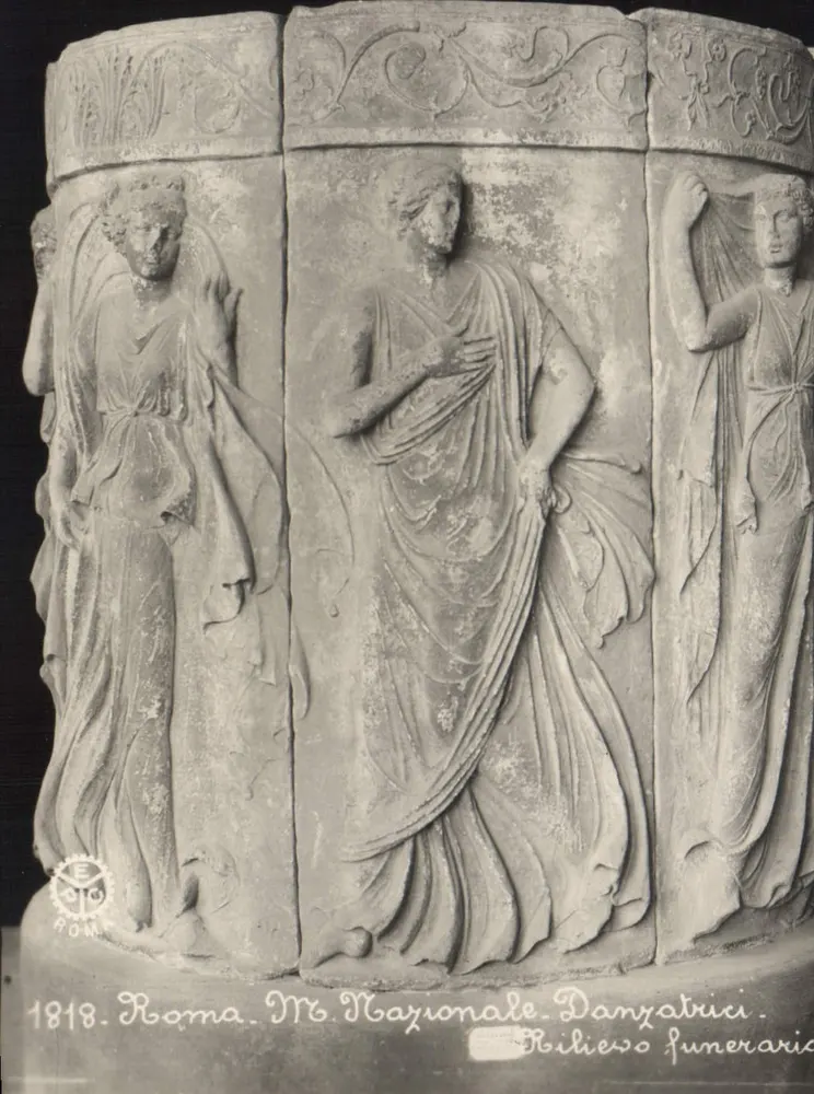 Rom. Nationalmuseum. Totenrelief — Tänzerinnen — E. Chauffourier - Vorderseite