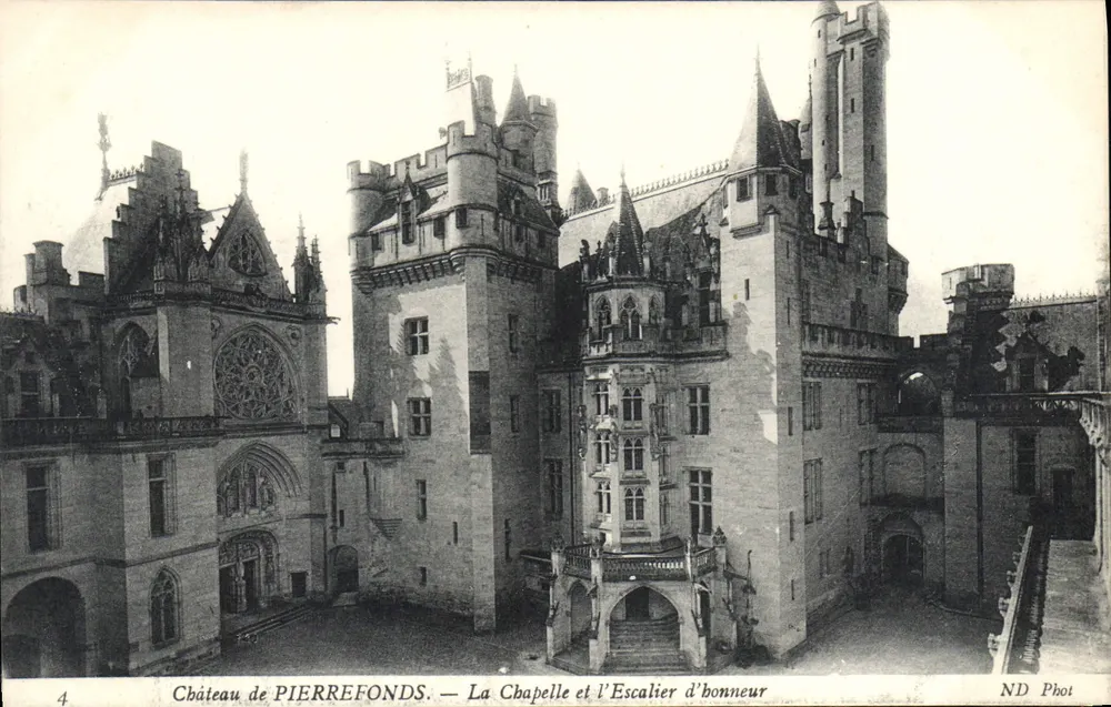 Schloss PIERREFONDS — Die Kapelle und die Ehrenstiege — ND Phot - Vorderseite