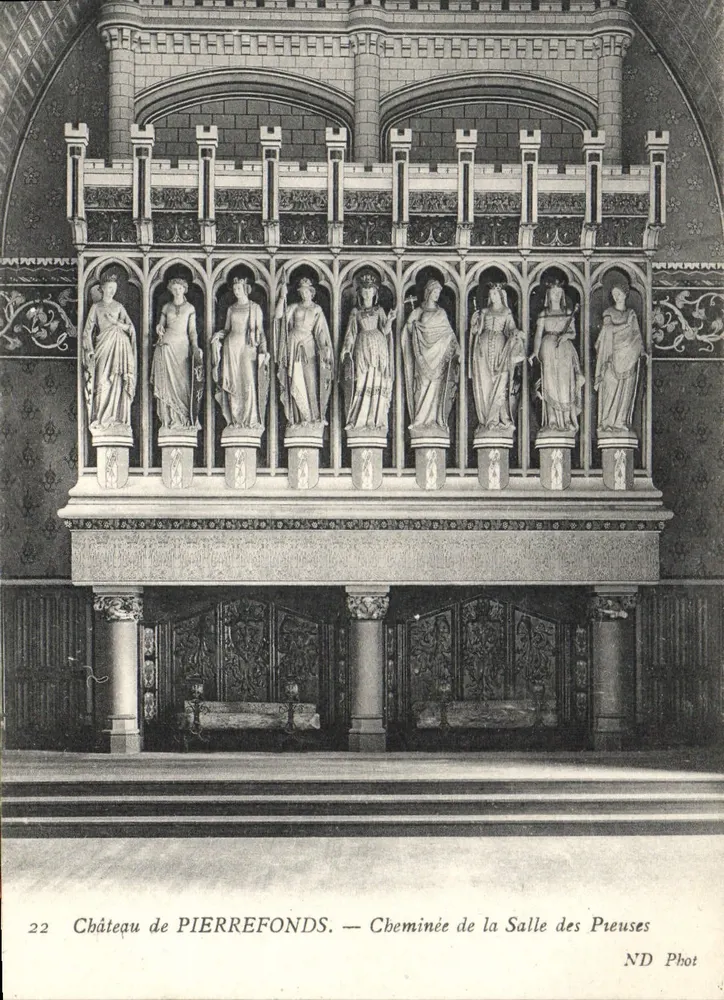 Château de PIERREFONDS — Kamin der Salle des Preuses - Vorderseite