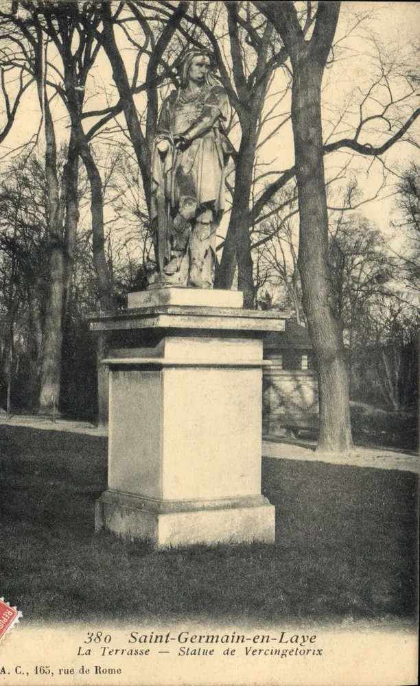 Saint-Germain-en-Laye — Estátua de Vercingétorix — A. C., 165, rue de Rome - Frente