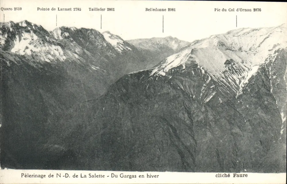 Pilgerreise der N.-D. de La Salette - Du Gargas im Winter — Ansicht der schneebedeckten Berge — Foto von Faure - Vorderseite