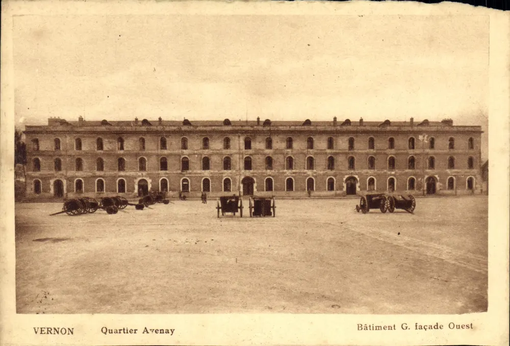 Vernon — Bairro Avenay, Edifício G, fachada Oeste — Imp. d'Arléa, Bitche (Moselle) - Frente