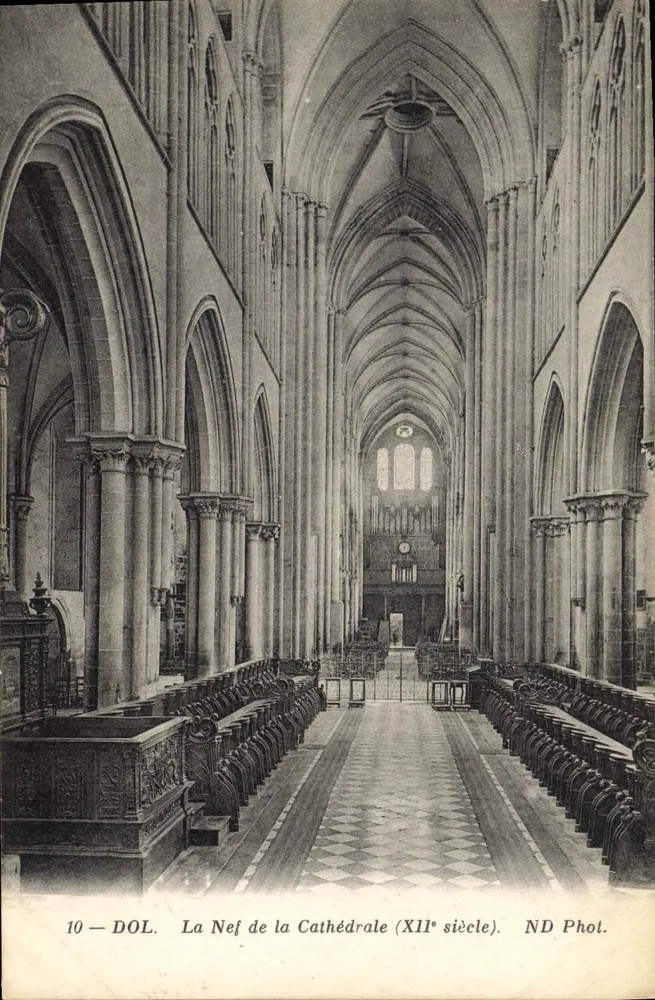 Dol — Ansicht der Kirchenschiff der Kathedrale (12. Jahrhundert) — ND Fotografie - Vorderseite
