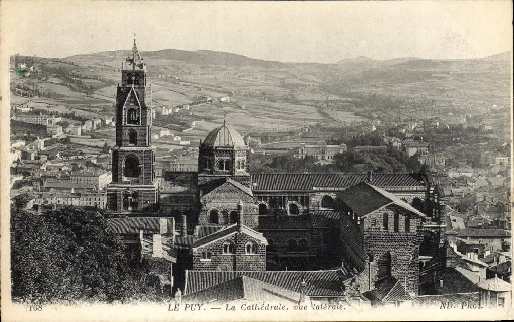 Le Puy — Die Kathedrale, Seitenansicht — ND. Phot. — Nr. 168 - Vorderseite
