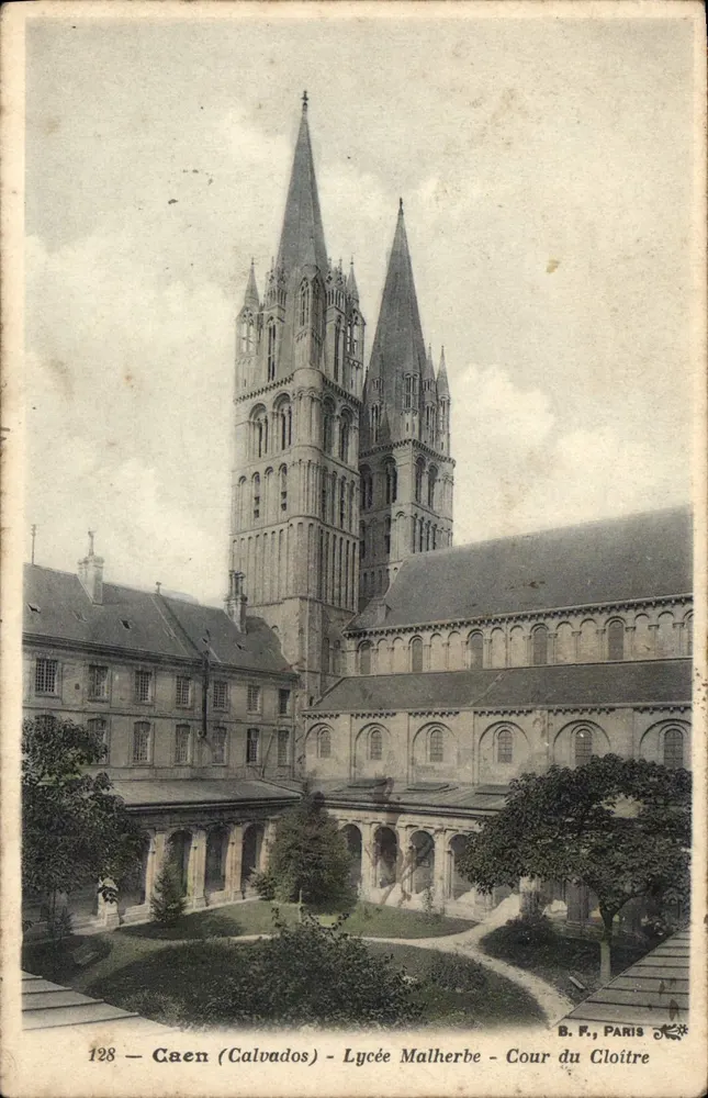 Caen (Calvados) — Lycée Malherbe — Cour du Cloître — B.F., Paris, n°128 - Frente