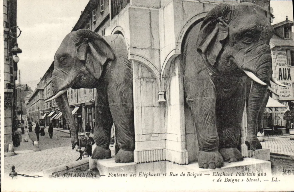 Chambéry — Fontaine des Éléphants und Rue de Boigne — LL. - Vorderseite
