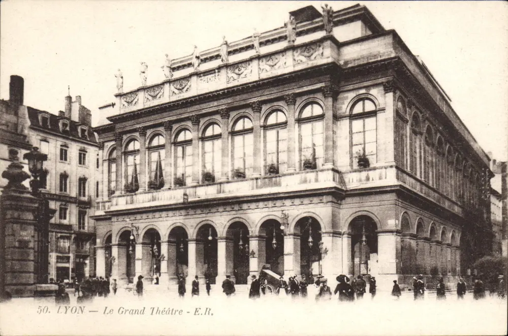 LYON — Vista del Grand Théâtre — E.R. - Recto