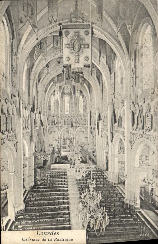 Lourdes — Interior da Basílica — Editor não identificado, n° de série 9263 - Frente