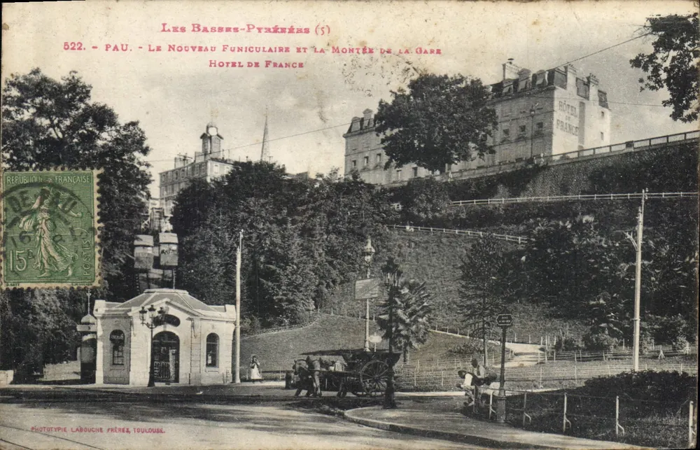 Pau - Der Neue Seilbahn und der Aufstieg zur Station — Hotel de France - Vorderseite