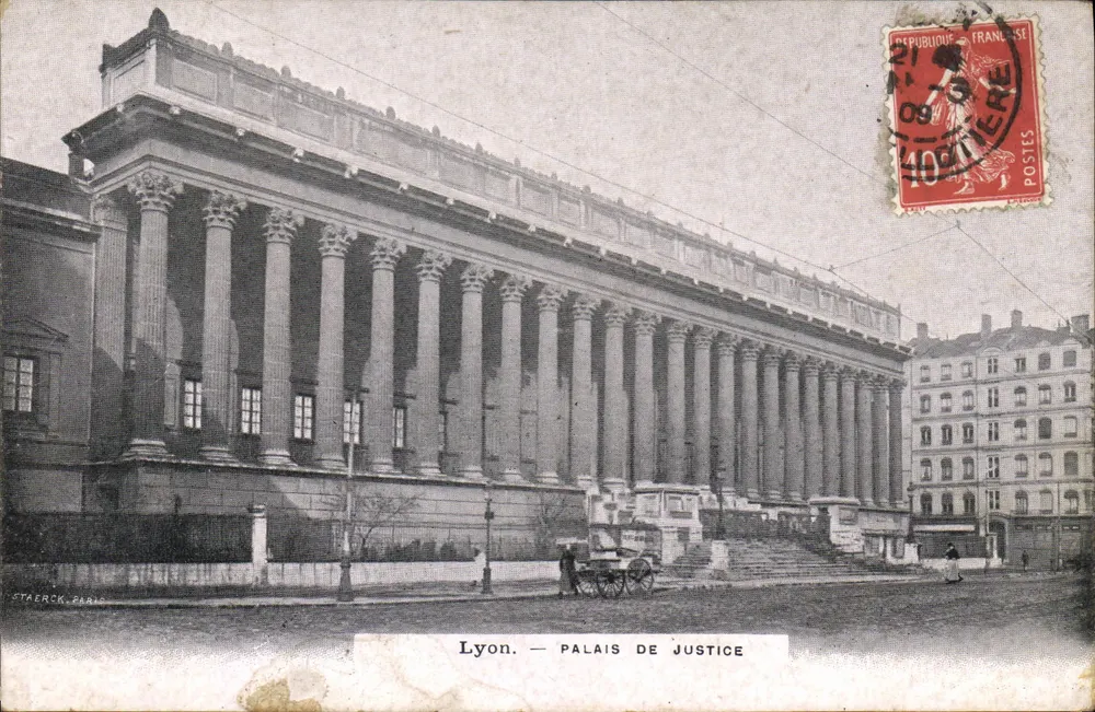 Lyon — Palácio de Justiça — Staerck, Paris - Frente
