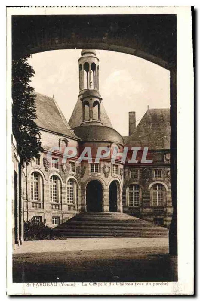 St Fargeau (Yonne) - Die Kapelle des Schlosses (Aussicht vom Portal) - Vorderseite