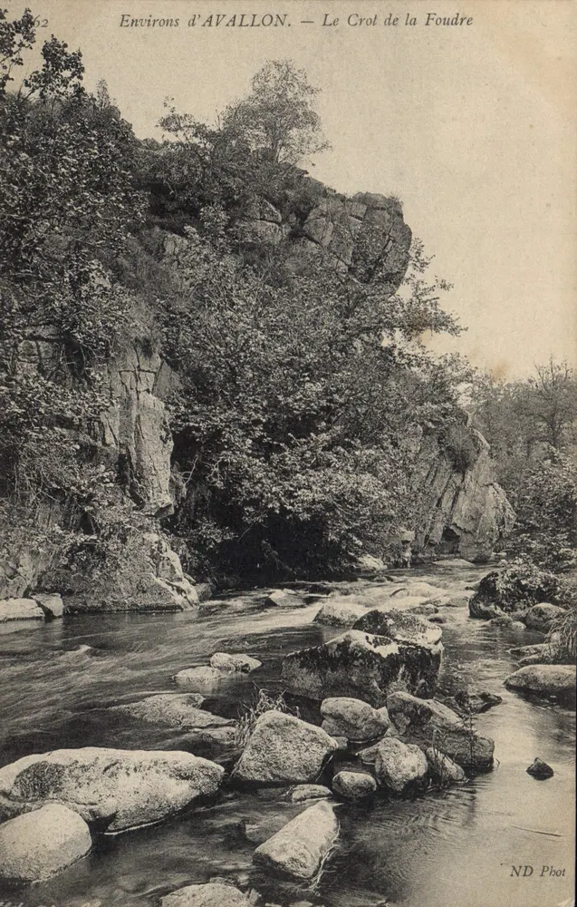 Umgebung von AVALLON — Der Crot de la Foudre — ND Phot - Vorderseite