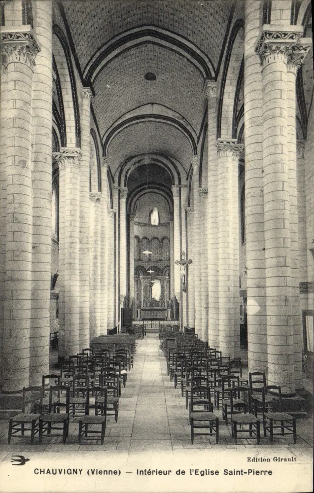 Chauvigny (Vienne) — Innenansicht der Kirche Saint-Pierre — Edition Girault - Vorderseite