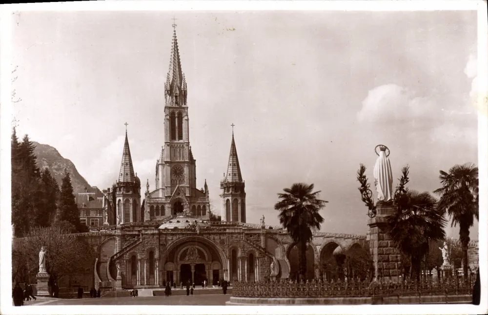 Lourdes — Die Basilika und die gekrönte Jungfrau — Édition Lourdes, Nr. 112 - Vorderseite