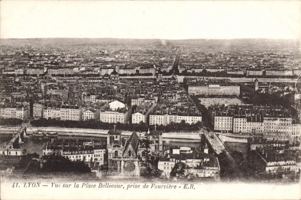 LYON — Ansicht der Place Bellecour, aufgenommen von Fourvière - E.R. - Vorderseite