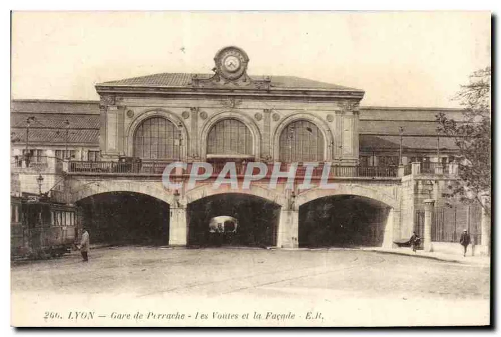 LYON — Bahnhof Perrache — Die Gewölbe und die Fassade — E.J.T. - Vorderseite