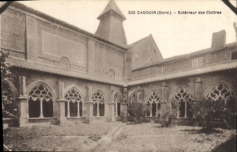 Cadouin (Dordogne) — Exterior dos Claustros — Editor G. Astier, n° 220 - Frente