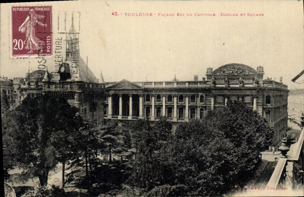 Toulouse - Facha da frente do Capitólio, Torre de Vigia e Praça — Editor: Graphie Fr. - Toulouse - Frente