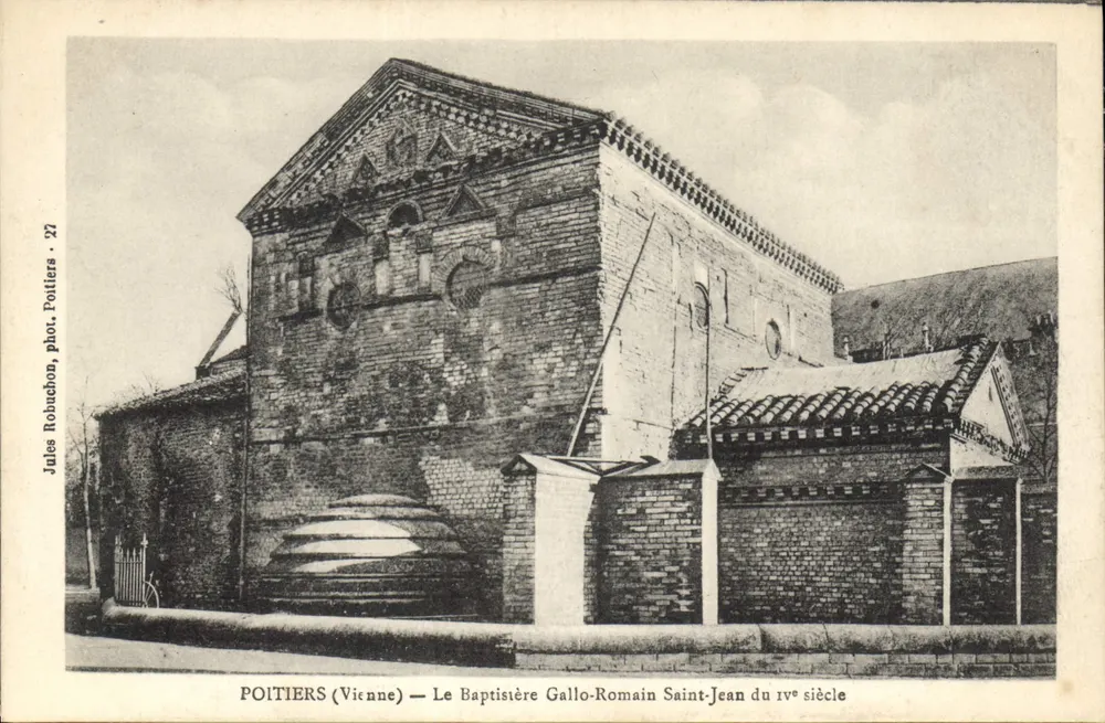 Poitiers (Vienne) — Gallo-Römischer Taufbau Saint-John aus dem 1. Jahrhundert — Jules Robuchon, Foto Pottiers, Nr. 27 - Vorderseite