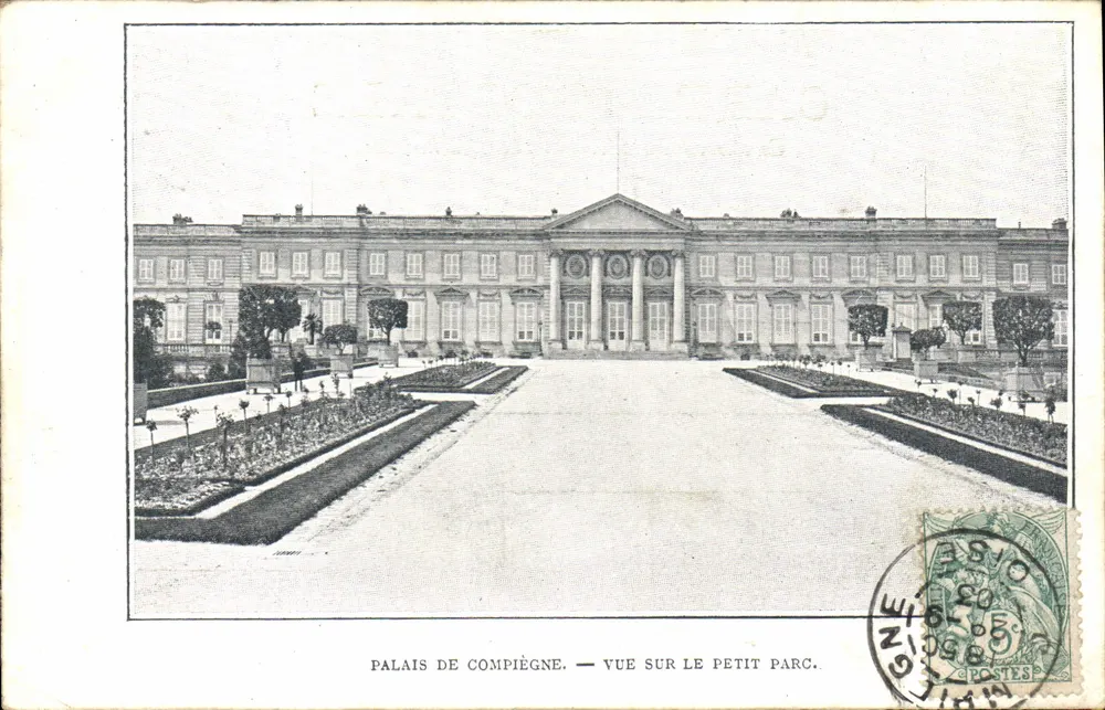 Palácio de Compiègne — Vista sobre o pequeno jardim - Frente