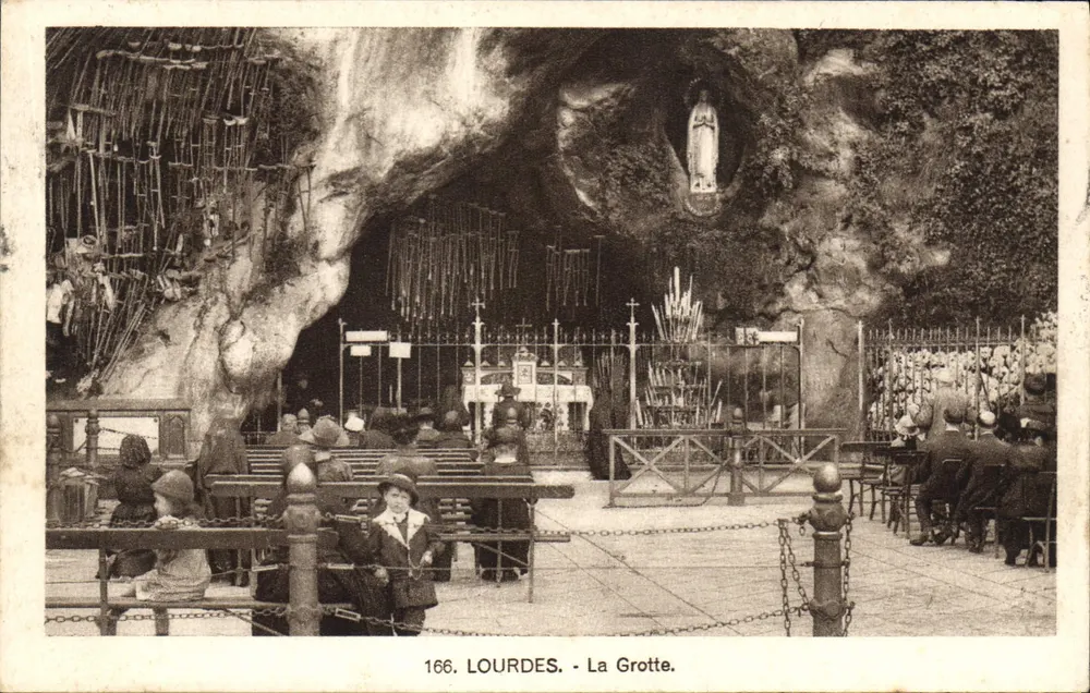 Lourdes - A Gruta — editor desconhecido, n° 166 - Frente