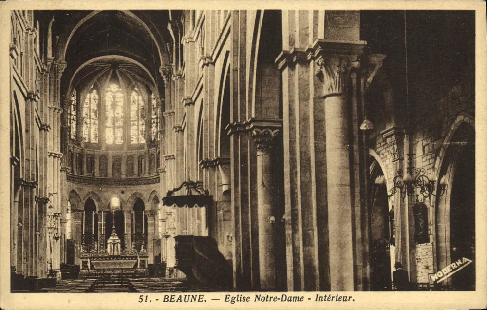 Beaune — Igreja de Nossa Senhora — Interior — Moderma - Frente