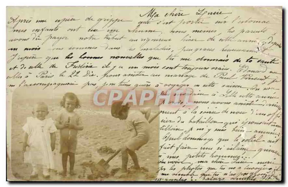 Três crianças em uma praia — carta postal francesa datada de 1890 — editor não visível - Frente
