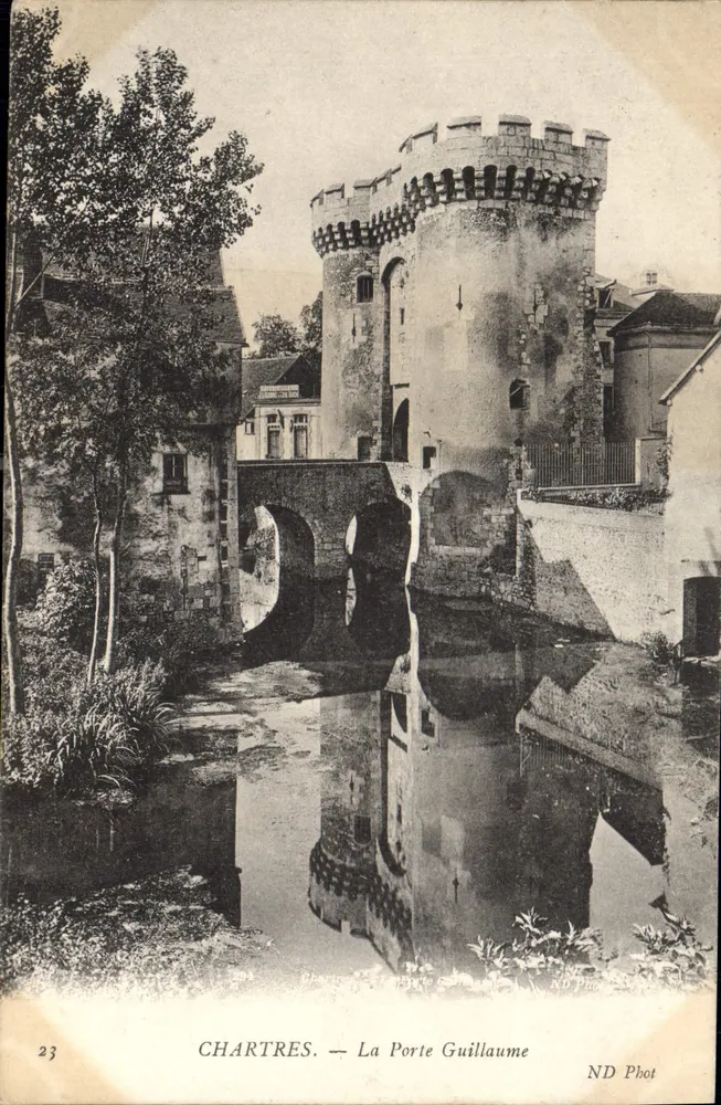 Chartres — A Porta Guilherme — ND Fot - Frente