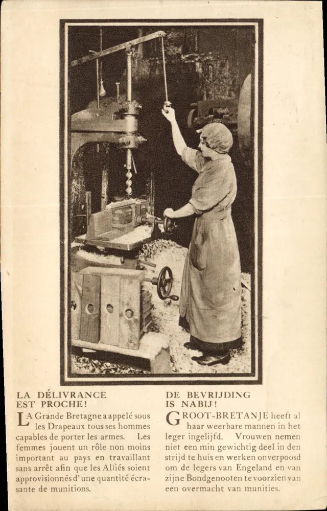 Mulher operária em fábrica de munições — A entrega está próxima! — Carta postal Bilhete postal antigo - Frente