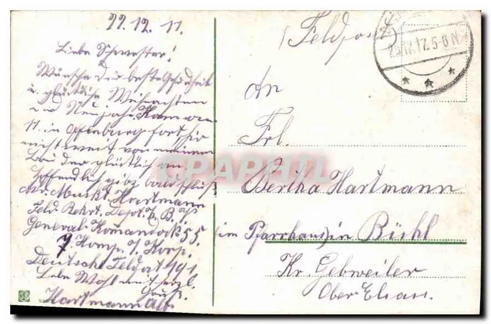 नोएल की टोपी — लाल बेरी और चांदी के रिबन से सजाई गई — लिपि 'हर्जलिकेन वीइनहैचग्रुस!' — प्रकाशक और श्रृंखला संख्या अपठ्य है - पीछे