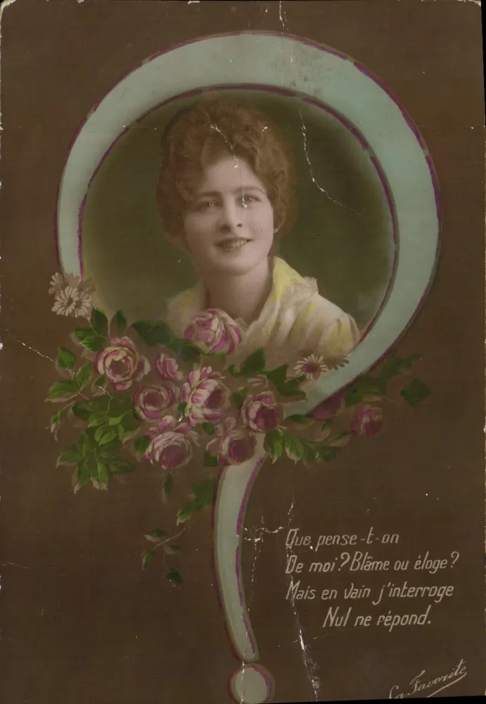 Jeune femme souriante — portrait encadré dans un grand point d'interrogation orné de roses — éditeur non visible - Vorderseite