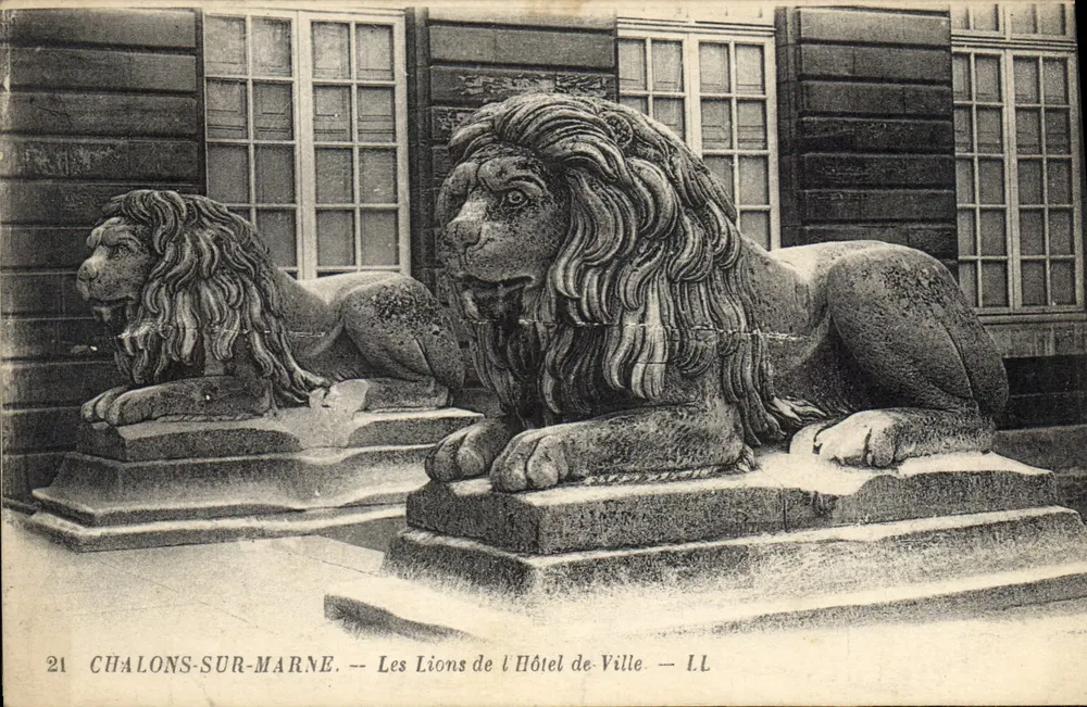 Chalons-sur-Marne — Die Löwen des Rathauses — LL - Vorderseite