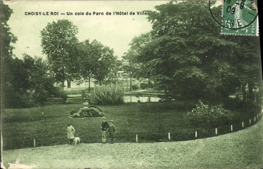 Choisy-le-Roi — Ein Eckbereich des Rathausparks - Vorderseite