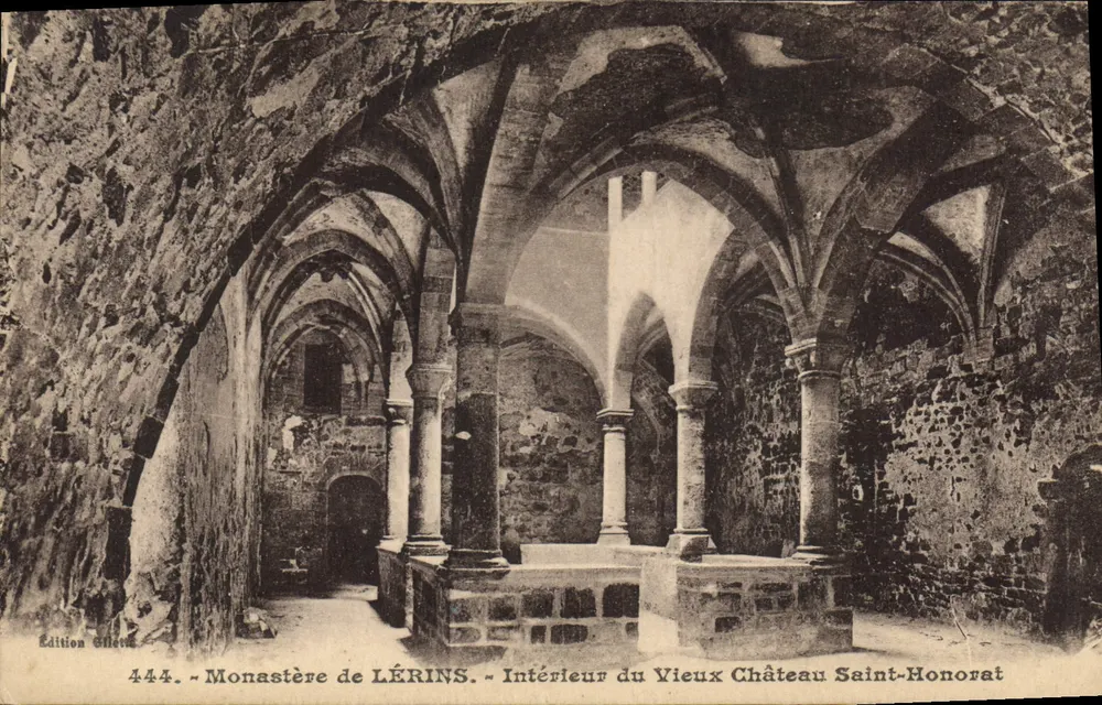 Kloster von LÉRINS — Innenraum des alten Schlosses Saint-Honorat — Gletta-Ausgabe n°444 - Vorderseite