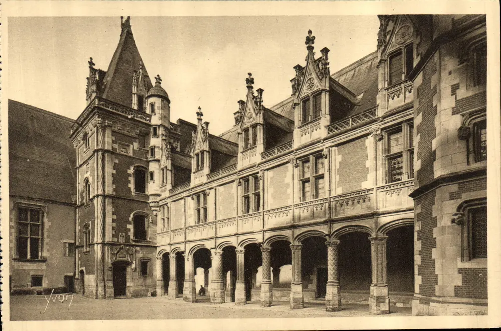 Château de Blois — Façade intérieure Louis XII — Édition d'Art YVON - Recto