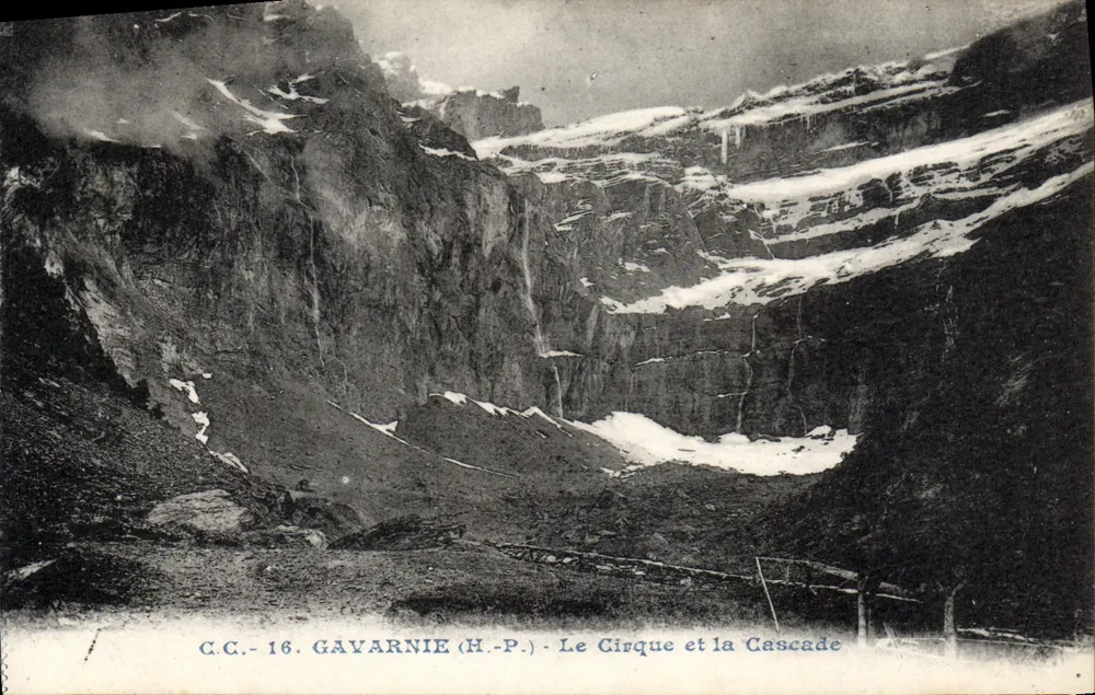 Gavarnie (H.-P.) — O Circo e a Cachoeira — C.C. 16 - Frente