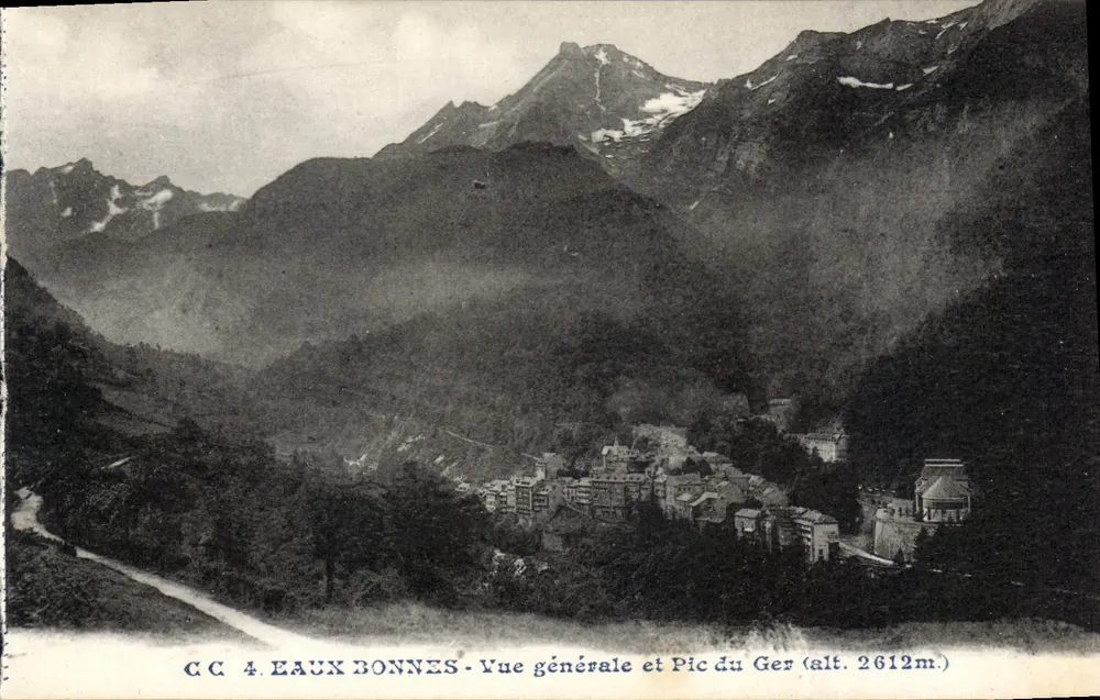 Eaux Bonnes - Vista geral e Pic du Ger (alt. 2612m) — C.C. 4 — Editor não visível - Frente