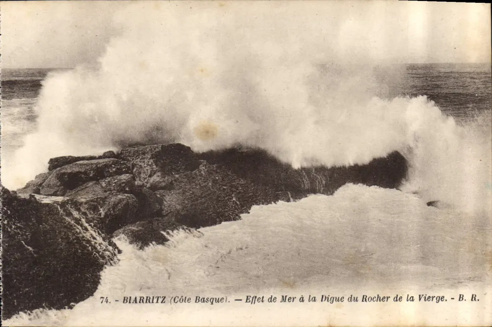 Biarritz (Côte Basque) — Seeeffekt an der Digue du Rocher de la Vierge — B. R. — Nr. 74 - Vorderseite