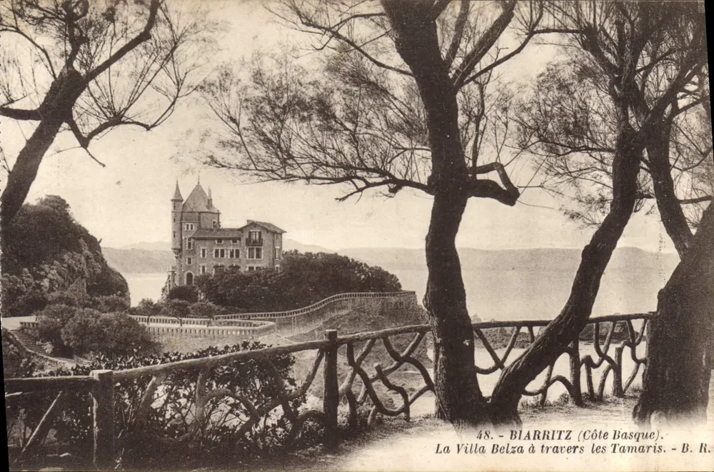 Die Villa Belza durch die Tamarisken — Biarritz (Côte Basque) — B. R. n°48 - Vorderseite