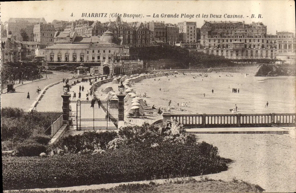 Biarritz (Côte Basque) — Die Grande Plage und die beiden Casinos — B.R. - Vorderseite