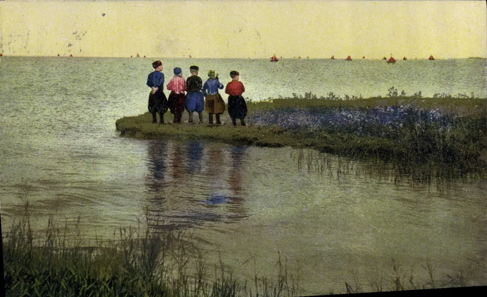 Cinco crianças olhando para o mar — Photochromie, série 75, n° 1981 — editor Photochromie - Frente