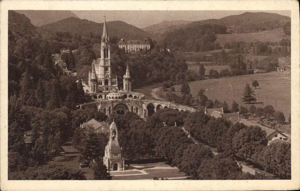 Lourdes — Der Denkmal für die Toten und die Basilika — Edition F. du Lusant, n°50 - Vorderseite
