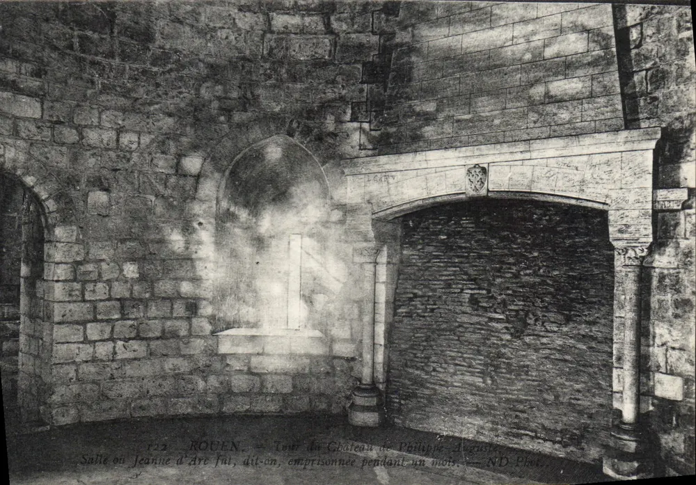 Rouen — Torre do Castelo de Felipe-Augusto — Sala onde Joana d'Arc foi presa por um mês - Frente