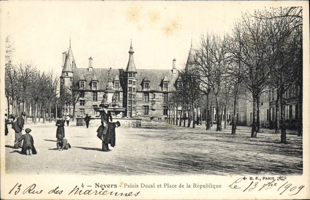 Nevers - Ducal Palace und Place de la République — B.F., Paris, n°4 - Vorderseite