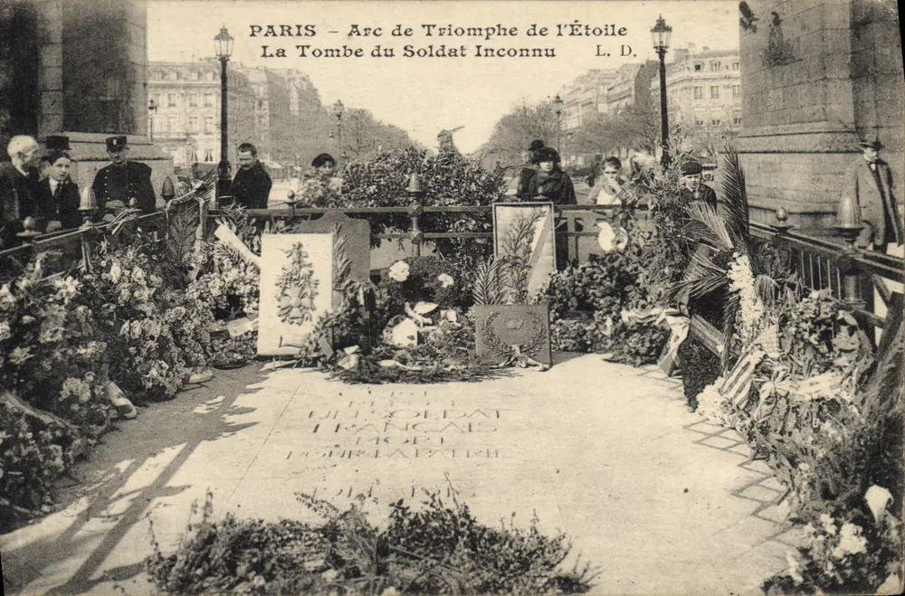 Paris – Arc de Triomphe de l’Étoile — Grab des Unbekannten Soldaten — L. D. - Vorderseite