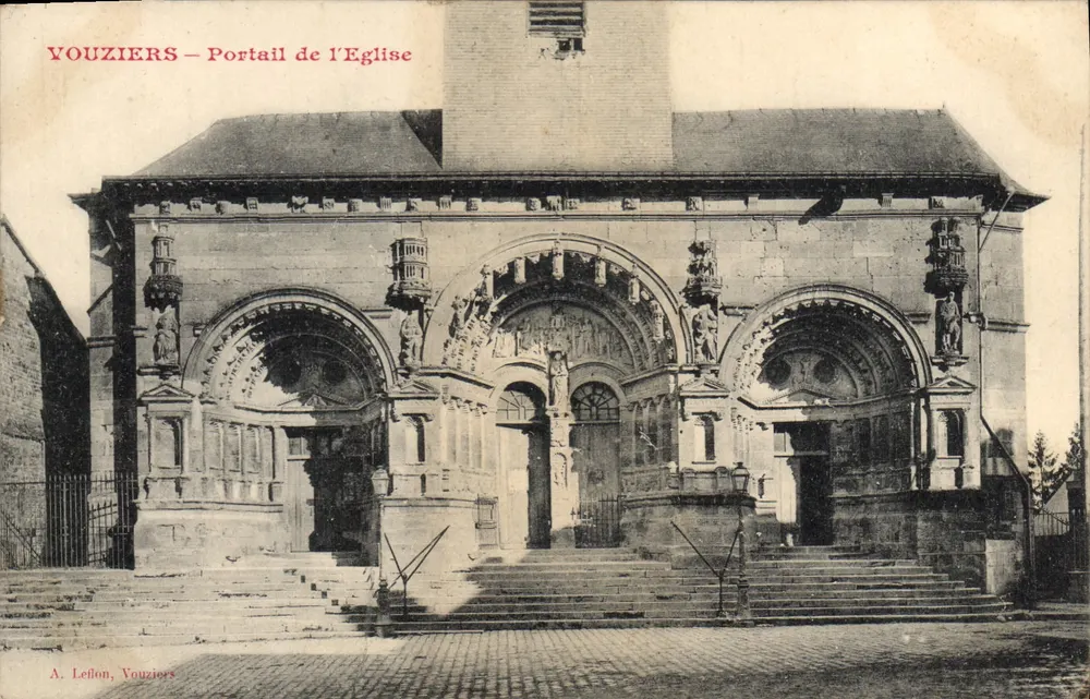 Vouziers — Portal da Igreja — A. Leflon, Vouziers - Frente