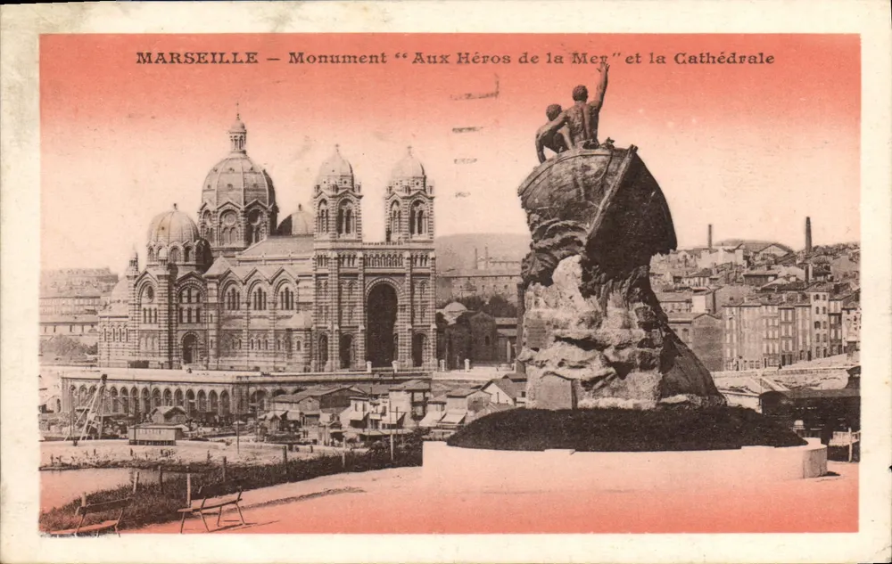 Marseille — Denkmal "Aux Héros de la Mer" und die Kathedrale - Vorderseite
