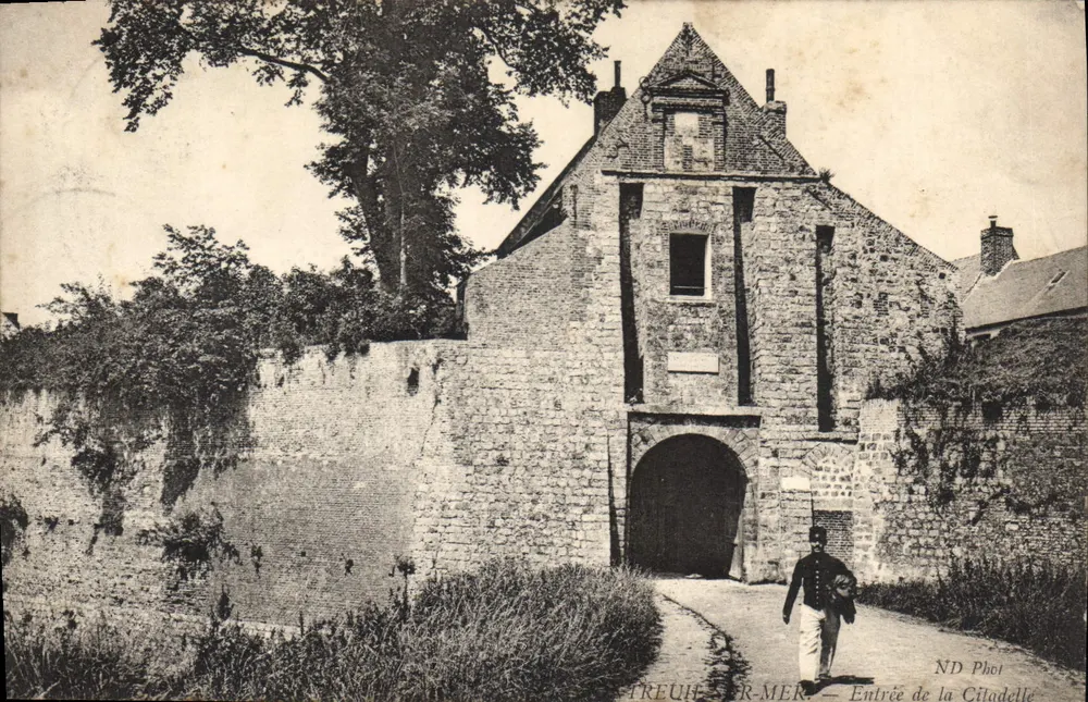 Treuil-sur-Mer — Entrada da Cidadela — ND Phet - Frente